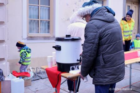 Otroci so okrasili smrečice na Šutni (2)